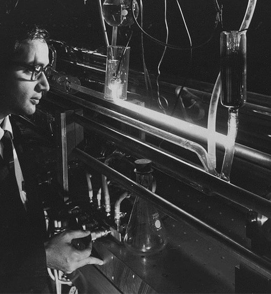 laserstoria1mobile La historia del láser: de Einstein a Gordon Gould