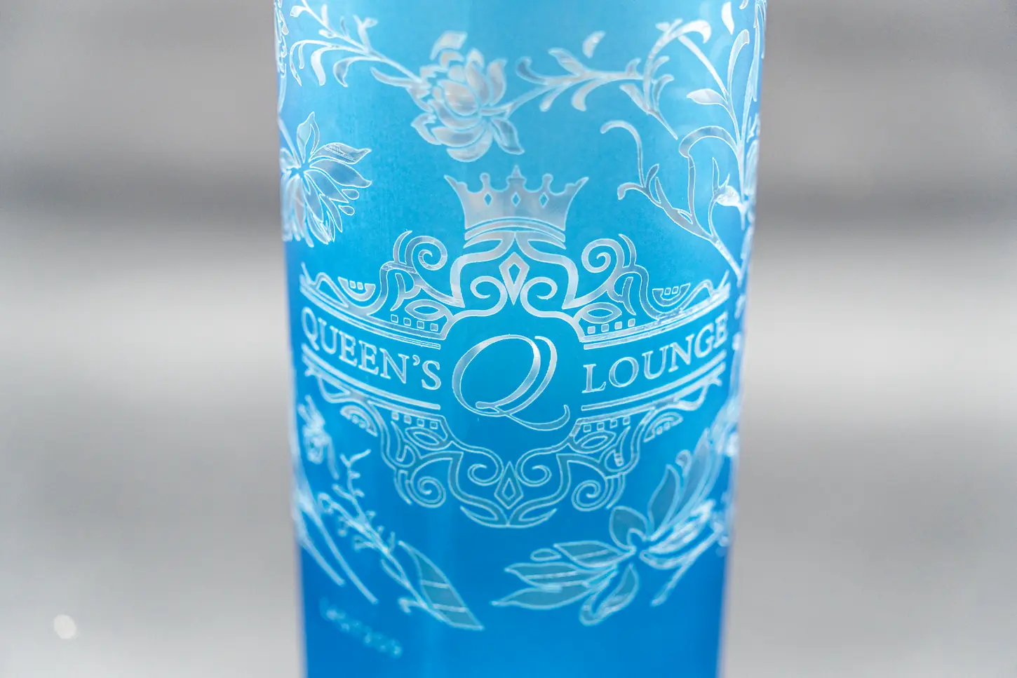 Marcatura-UV-su-borraccia-colorata Laser marking on water bottles: everything you need to know