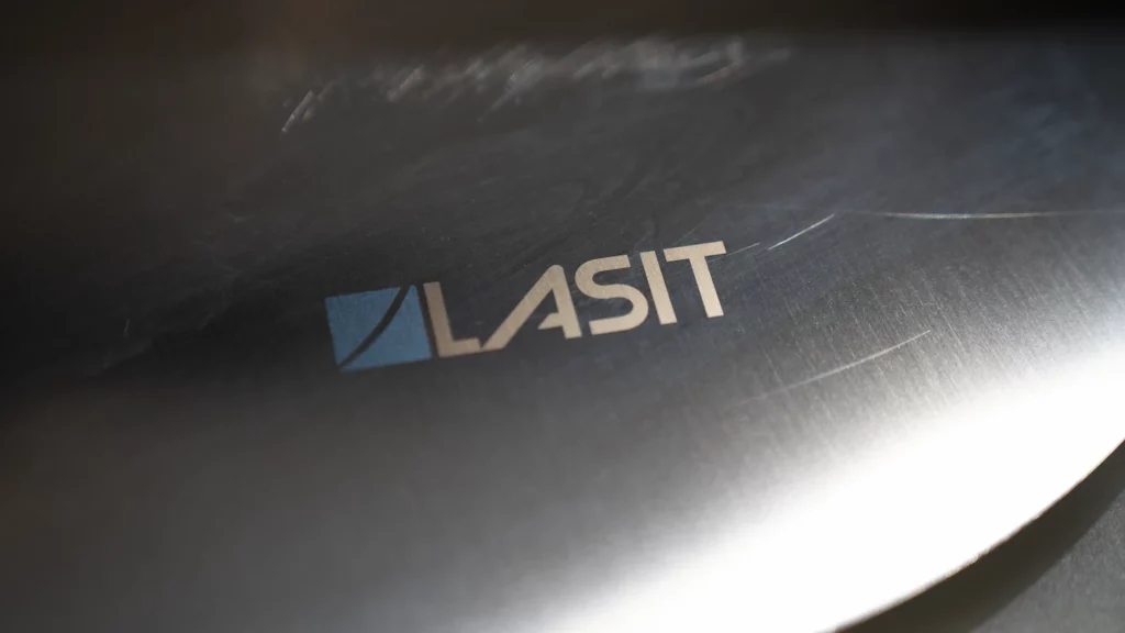 Marcatura-Laser-Colorata-4-1024x576 Marquage laser couleur : qu'est-ce que c'est et comment ça marche ?